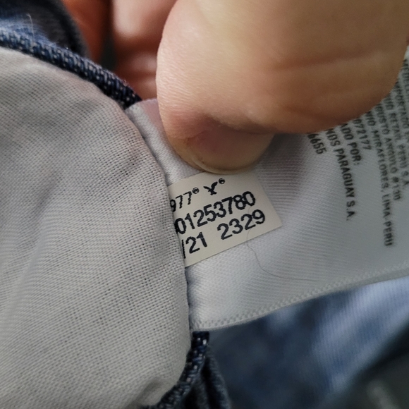 AMERICAN EAGLE | Curvy mom high waist distressed busted knee jeans - Picture 10 of 10